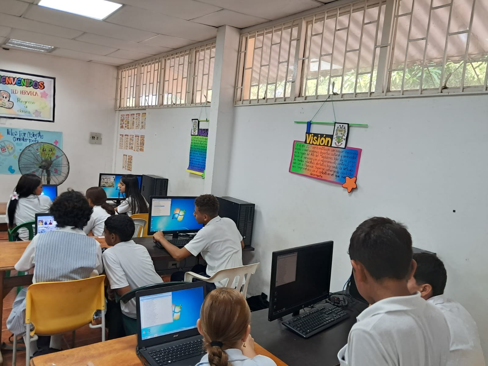 Organizacion de Mesa Electoral y Urnas